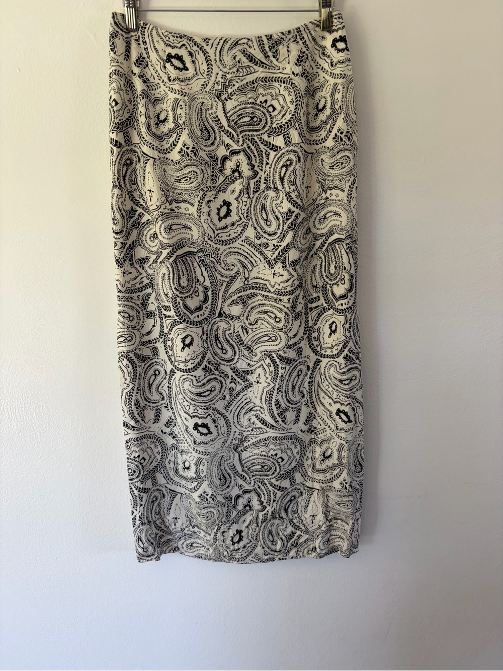 Ann Taylor Ivory & Black Paisley Pattern 100% Silk Maxi Skirt Size 4
